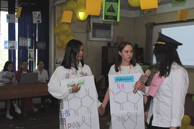 Happy Chemist's Day!